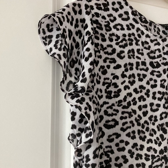 Ann Taylor Factory small blouse animal print ruffle short sleeves - Picture 3 of 13